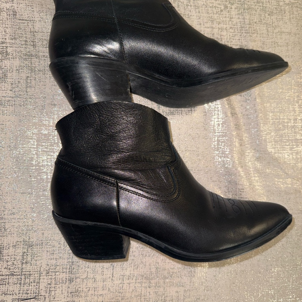 Treasure & Bond Black Pointed-Toe Western Ankle Boots - Picture 5 of 16